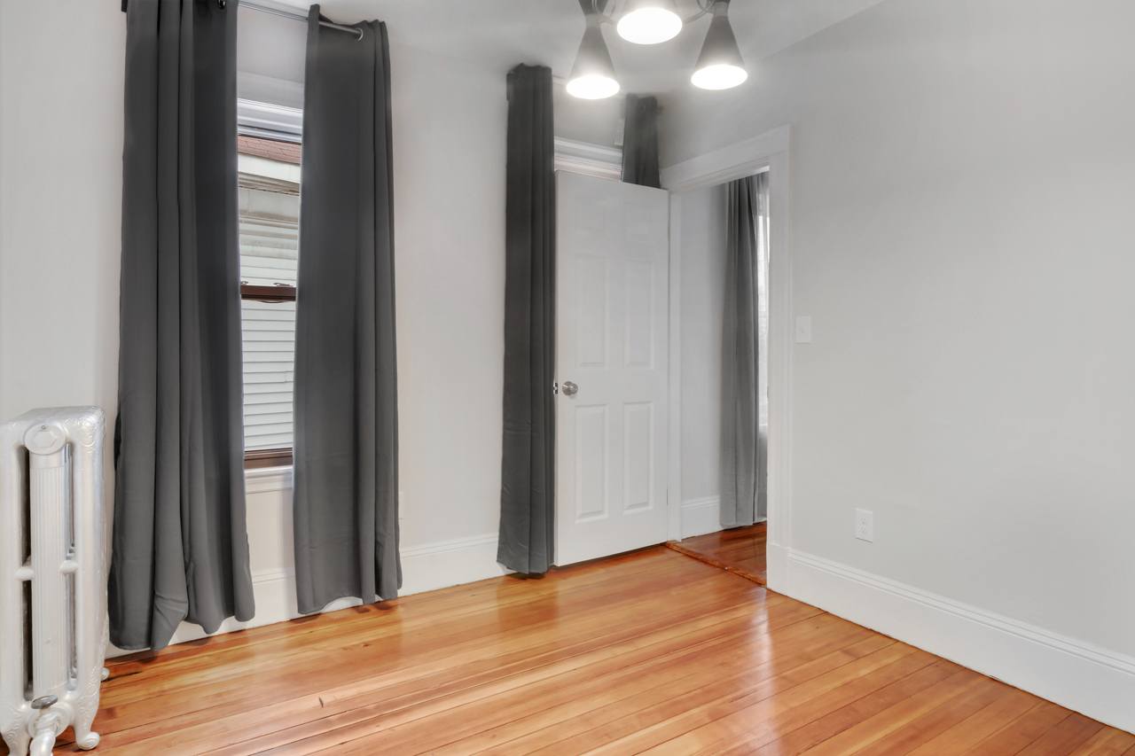 #444: Allston - Queen Bedroom D - 18