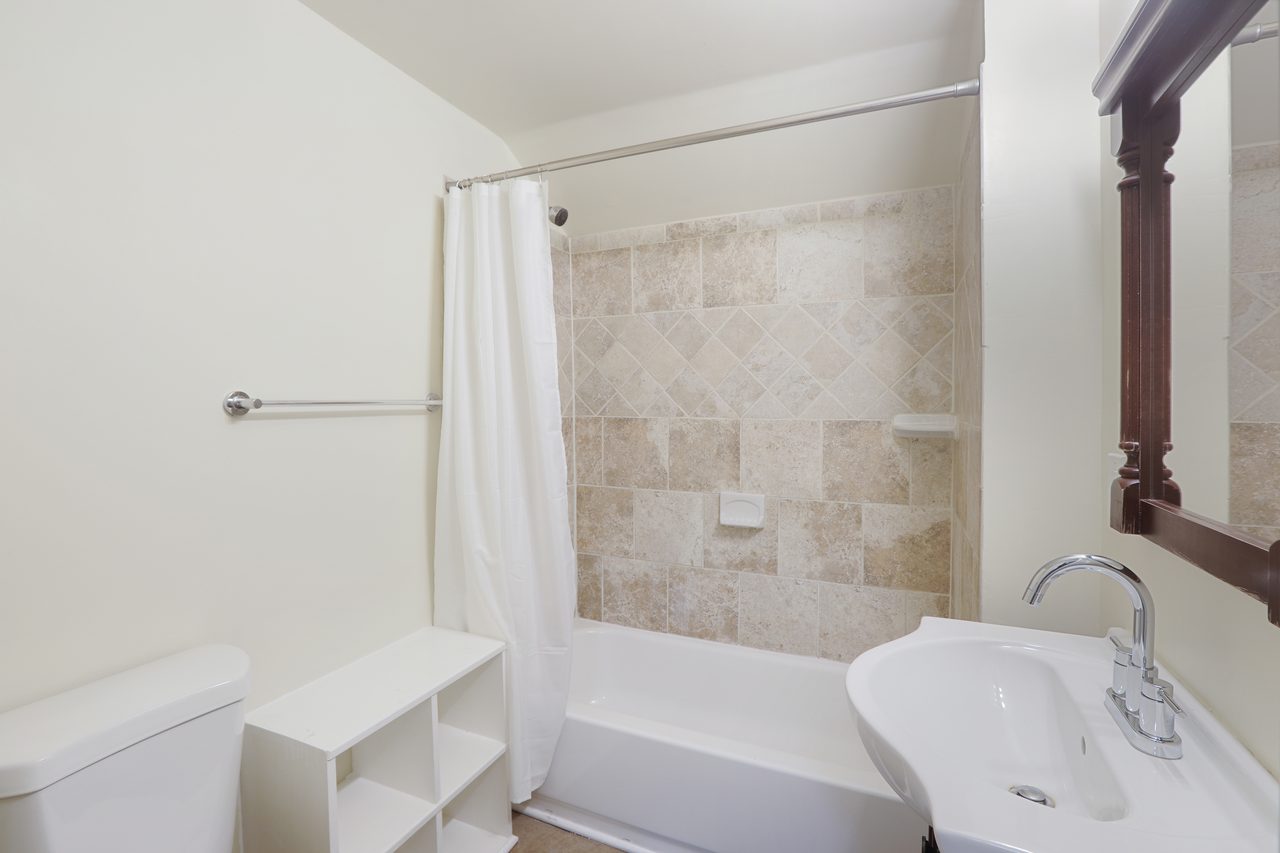  #913: Dupont Circle - Full Bedroom E  -  #913: Dupont Circle  - Gallery -  4