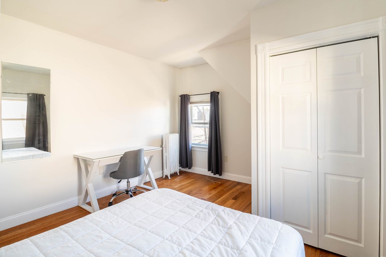 #1517: Brighton - Full Bedroom E - 2