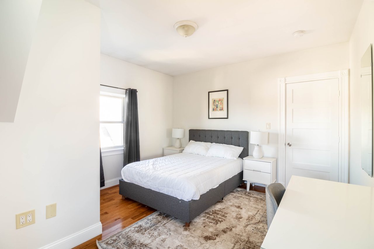 #1517: Brighton - Full Bedroom E - 1