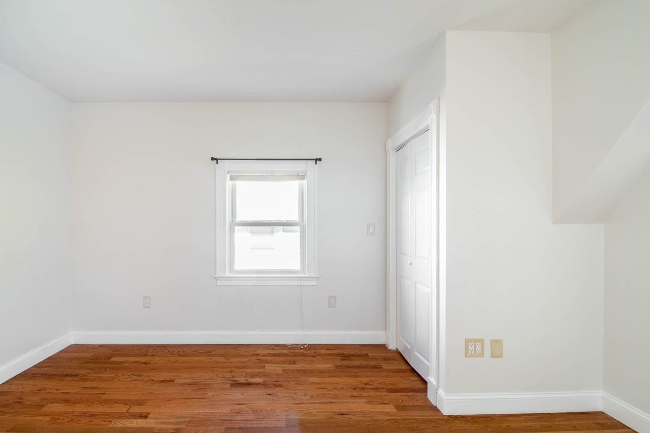 #1517: Brighton - Full Bedroom F - 3