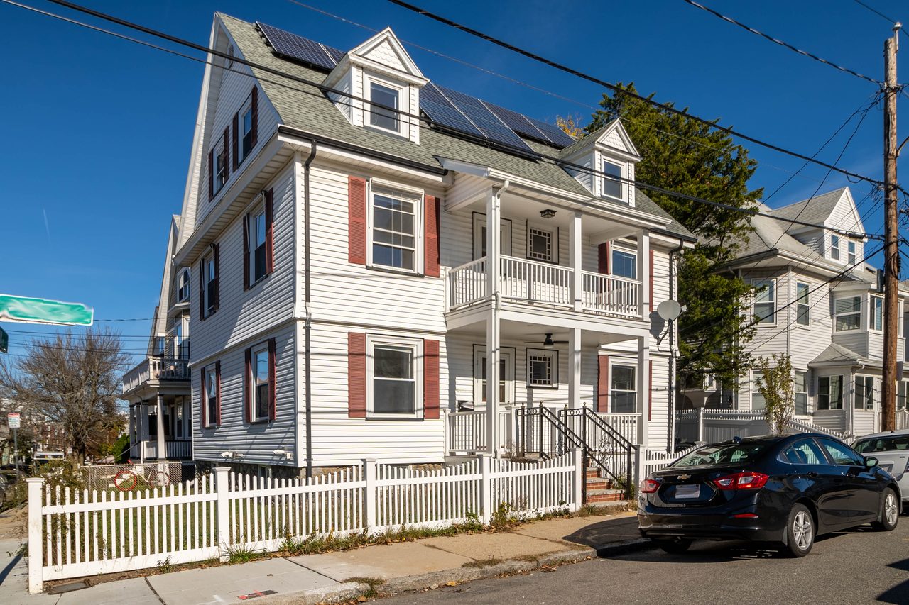 #1517: Brighton - Queen Bedroom B - 17
