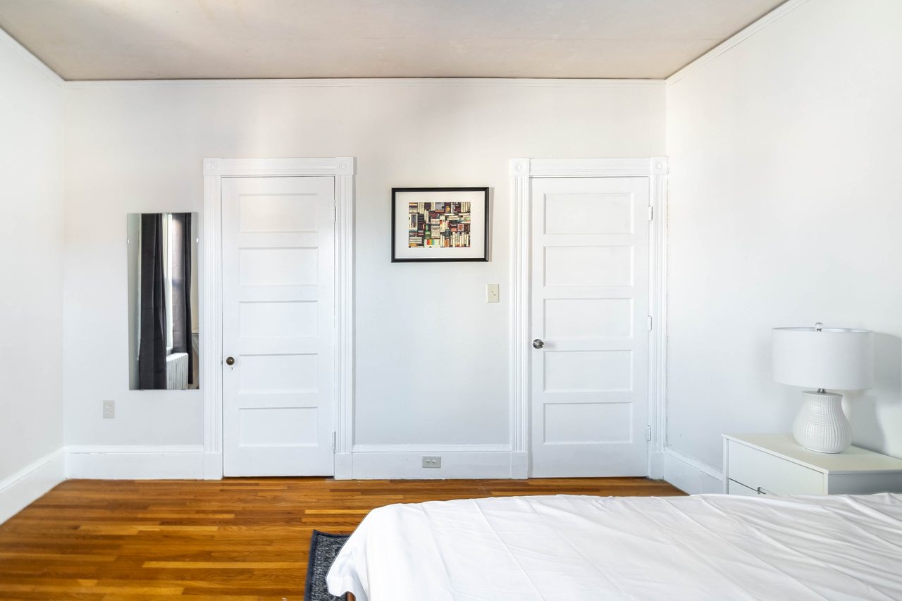 #1517: Brighton - Queen Bedroom C - 3