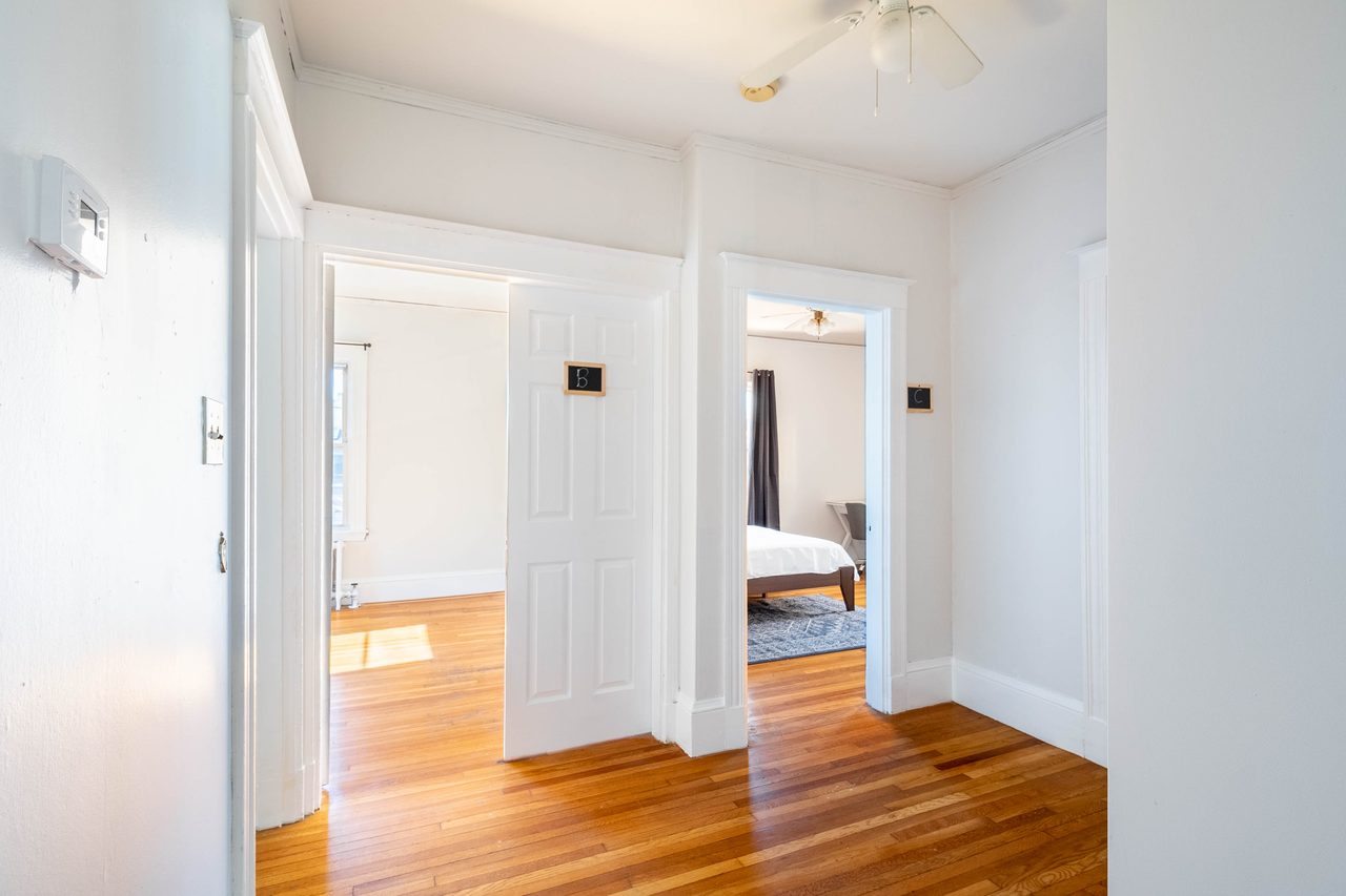 #1517: Brighton - Queen Bedroom C - 8