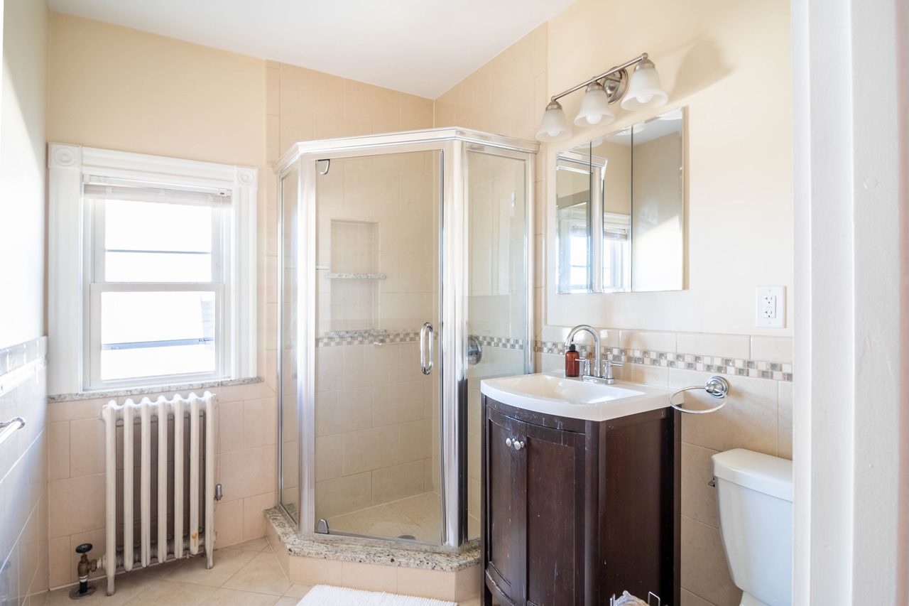 #1517: Brighton - Queen Bedroom C - 11