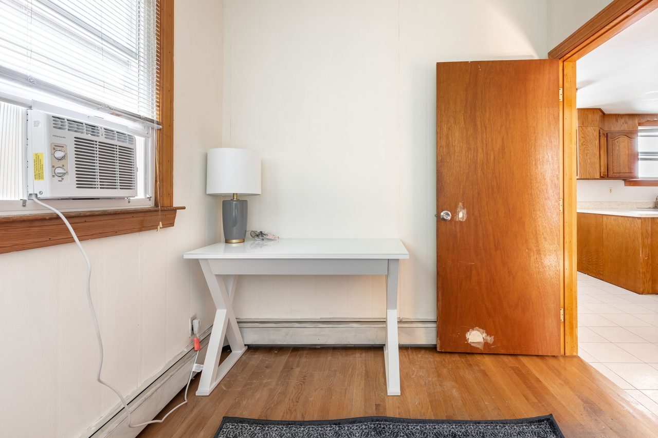 #1026: Mission Hill - Queen Bedroom E - 2