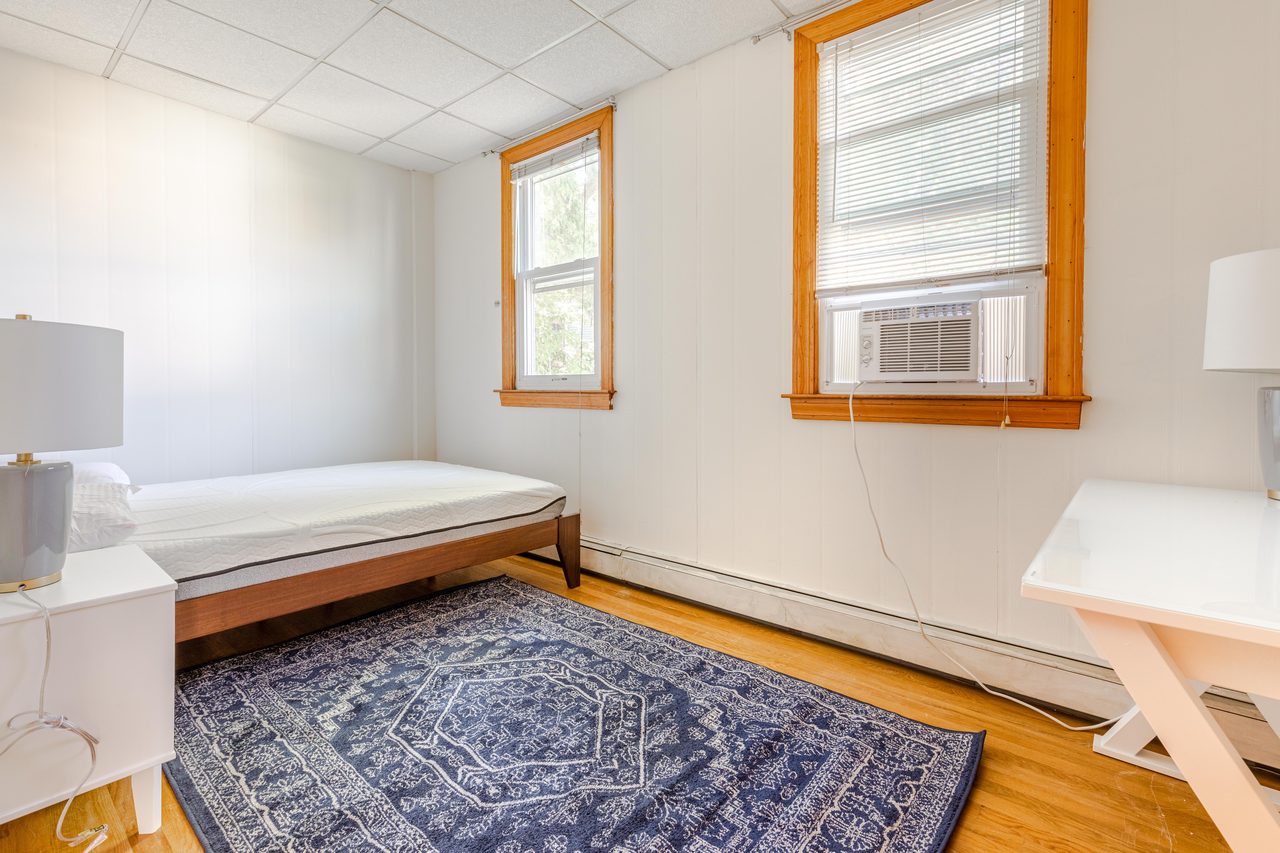 #1026: Mission Hill - Queen Bedroom E - 3