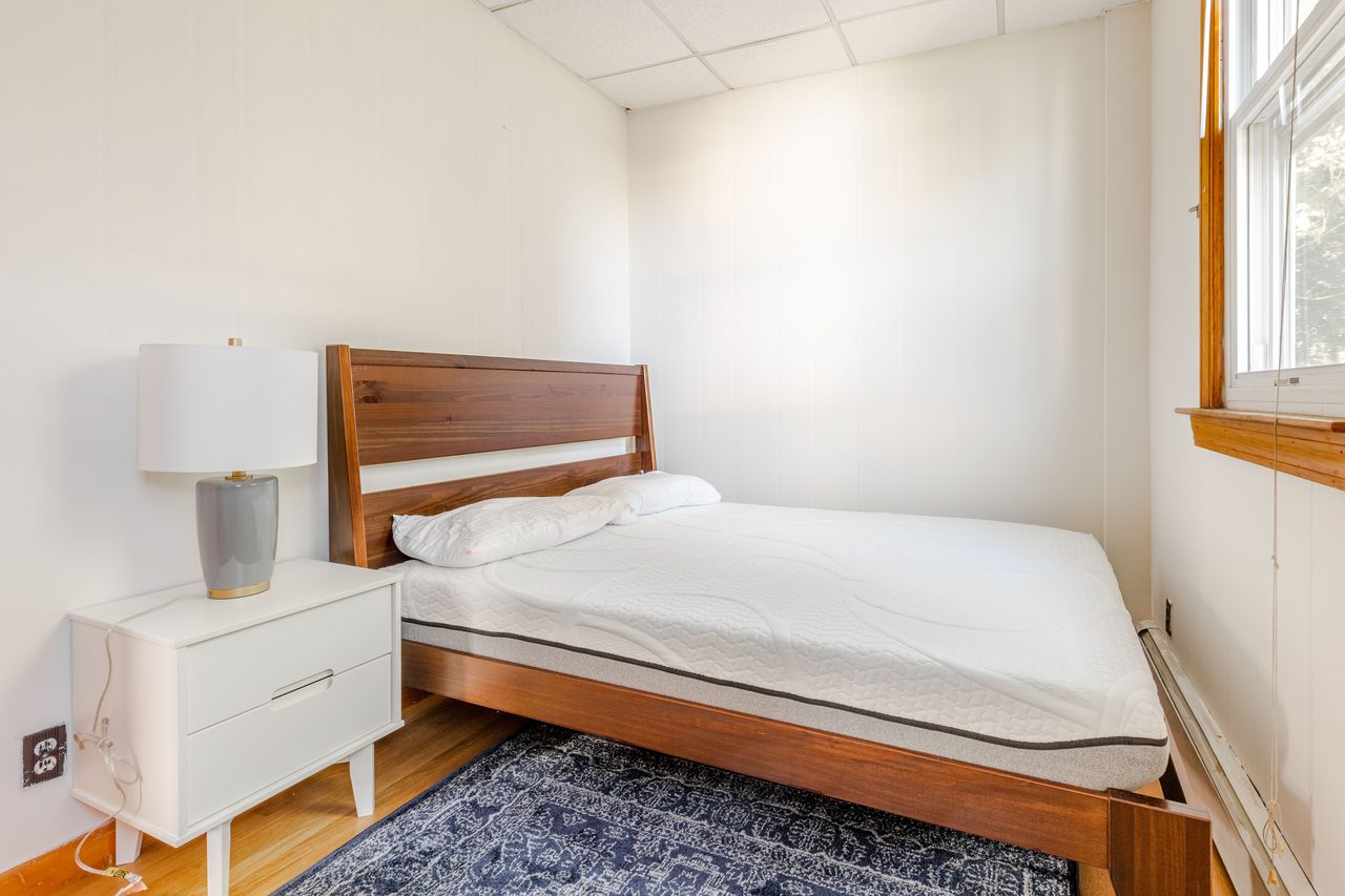 #1026: Mission Hill - Queen Bedroom E - 4