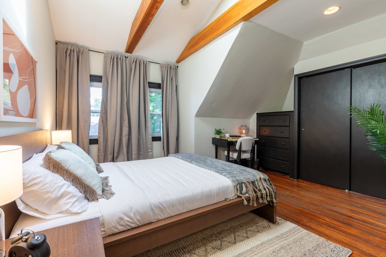 #233: Allston - Queen Bedroom C - 17