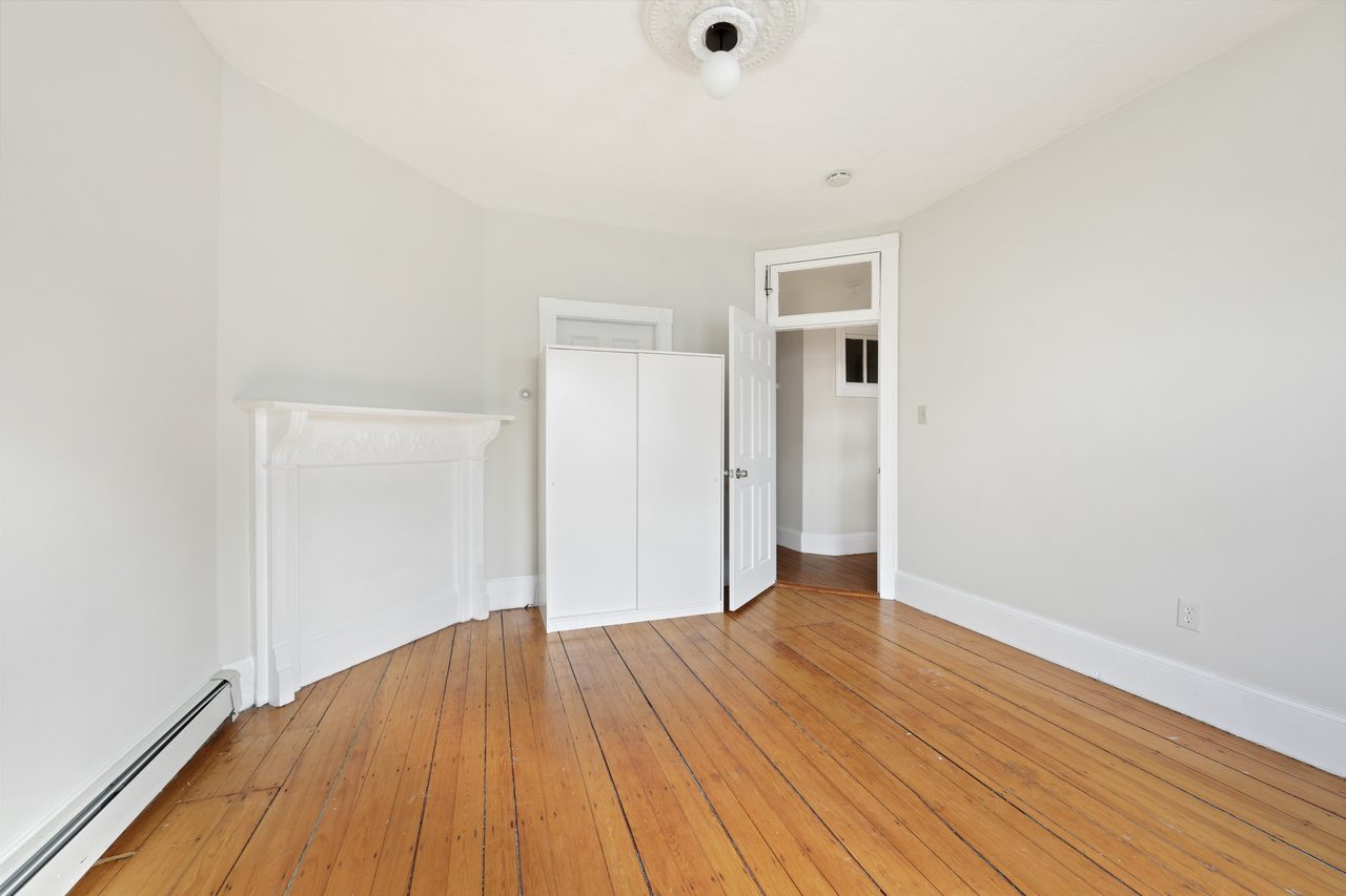  #888: Roxbury - Queen Bedroom A  -  #888: Roxbury  - Gallery -  4