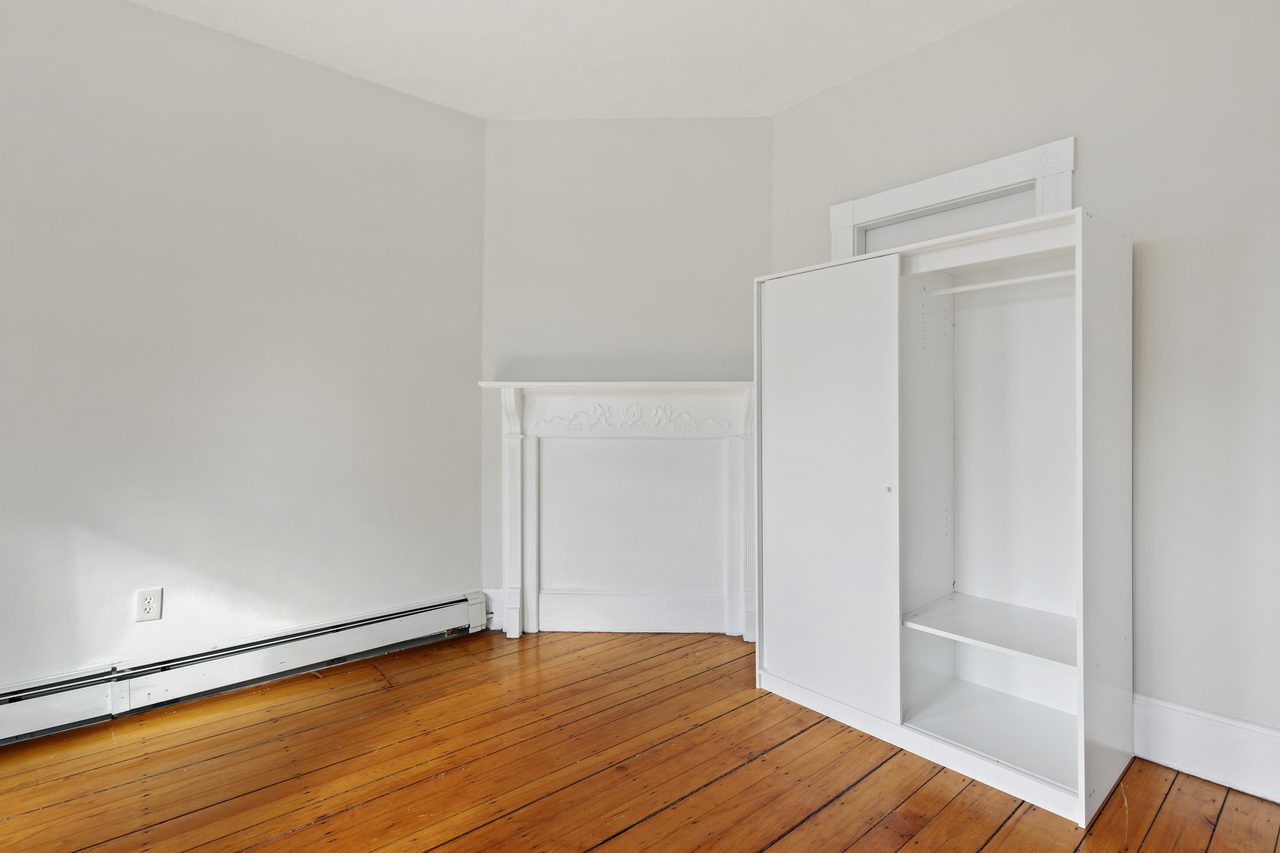  #888: Roxbury - Queen Bedroom A  -  #888: Roxbury  - Gallery -  5