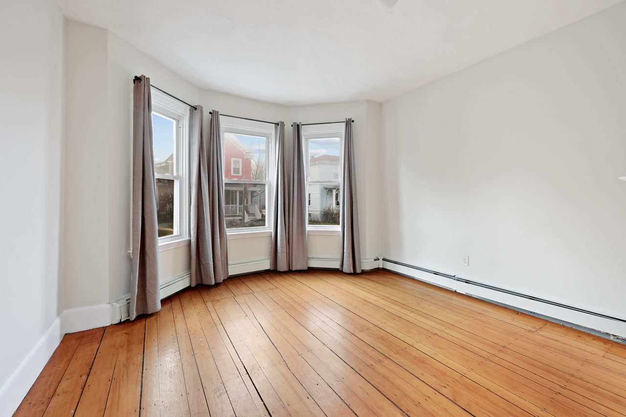  #888: Roxbury - Queen Bedroom A  -  #888: Roxbury  - Gallery -  3