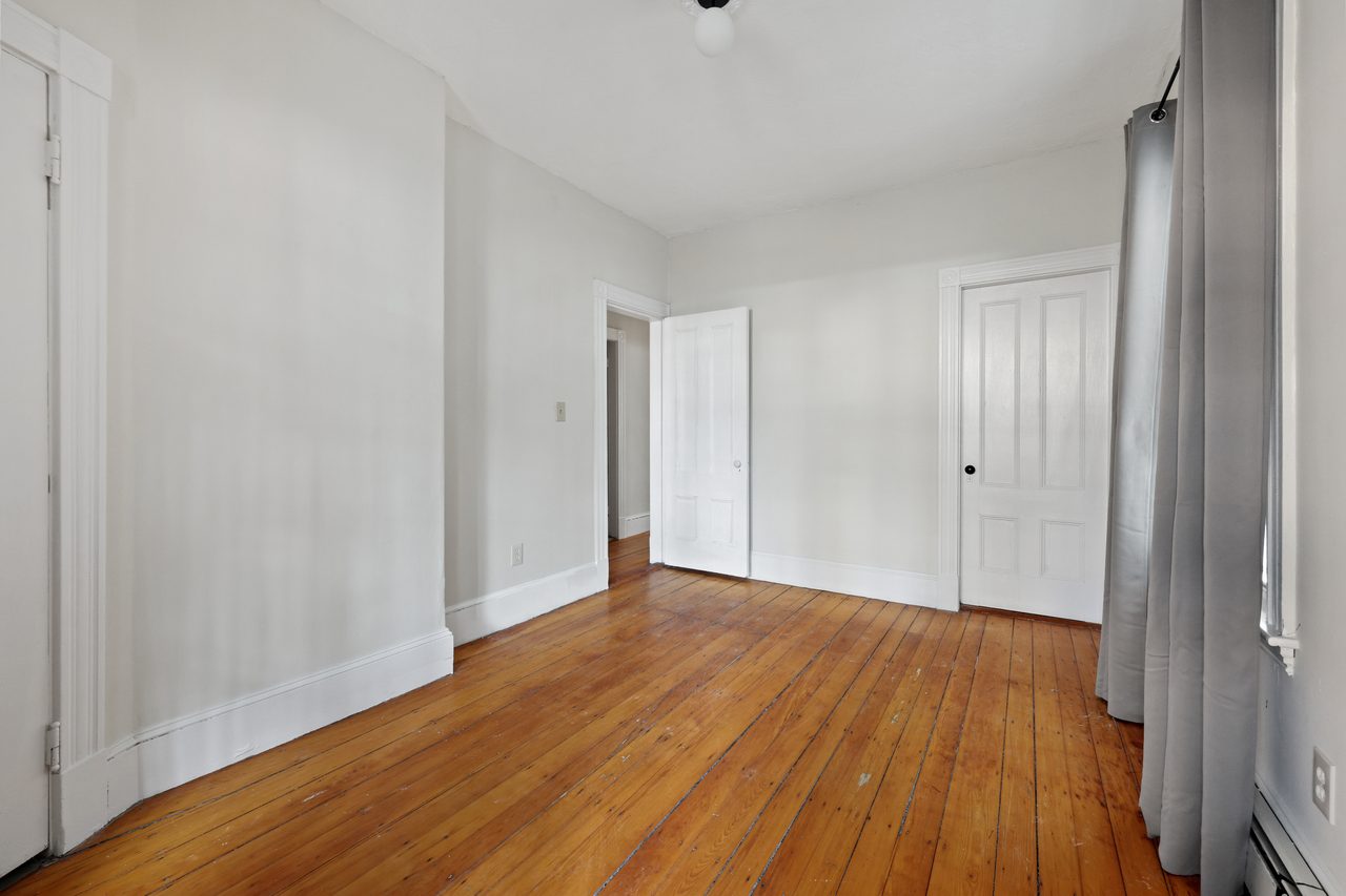 #888: Roxbury - Full Bedroom C - #888: Roxbury - Gallery - 4
