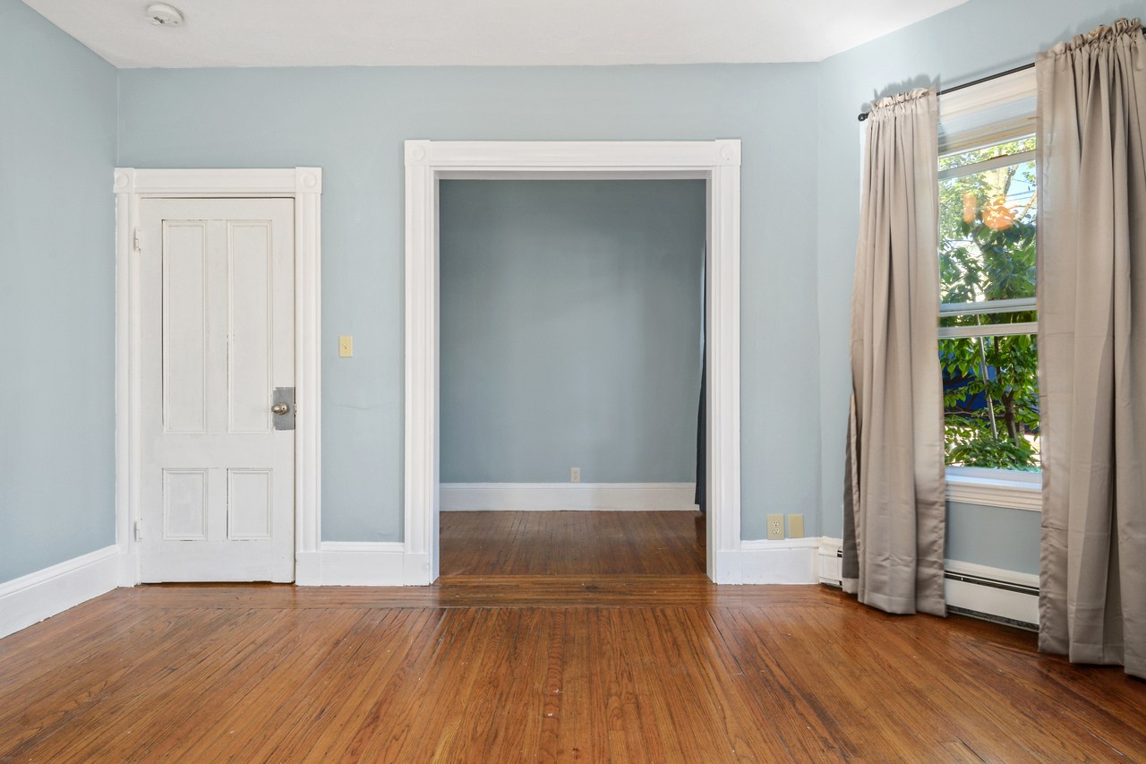 #421: Allston - Queen Bedroom A - 4