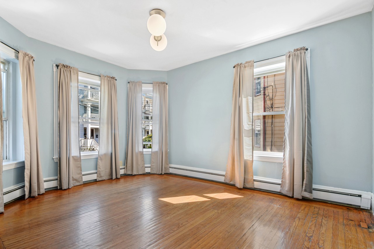 #421: Allston - Queen Bedroom A - 3