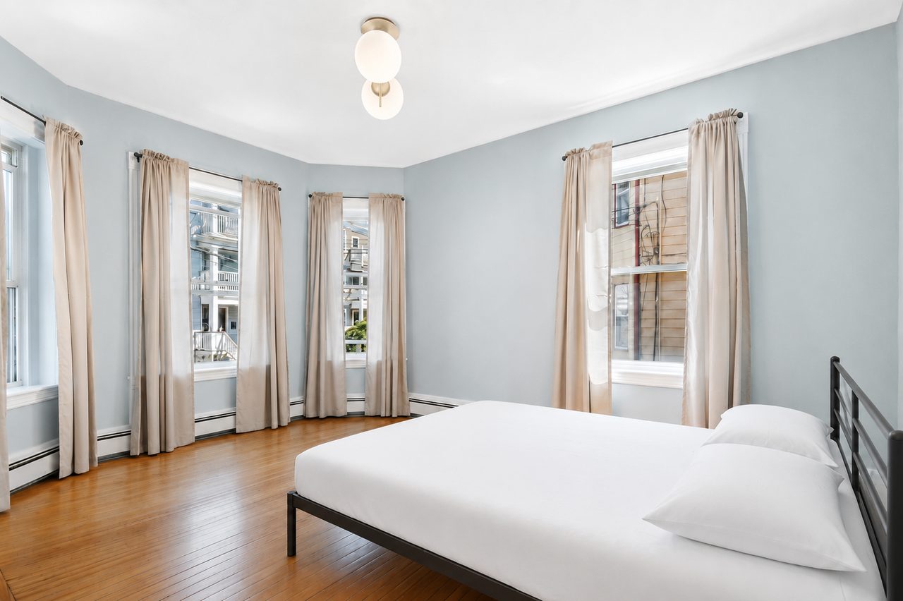 #421: Allston - Queen Bedroom A - 14