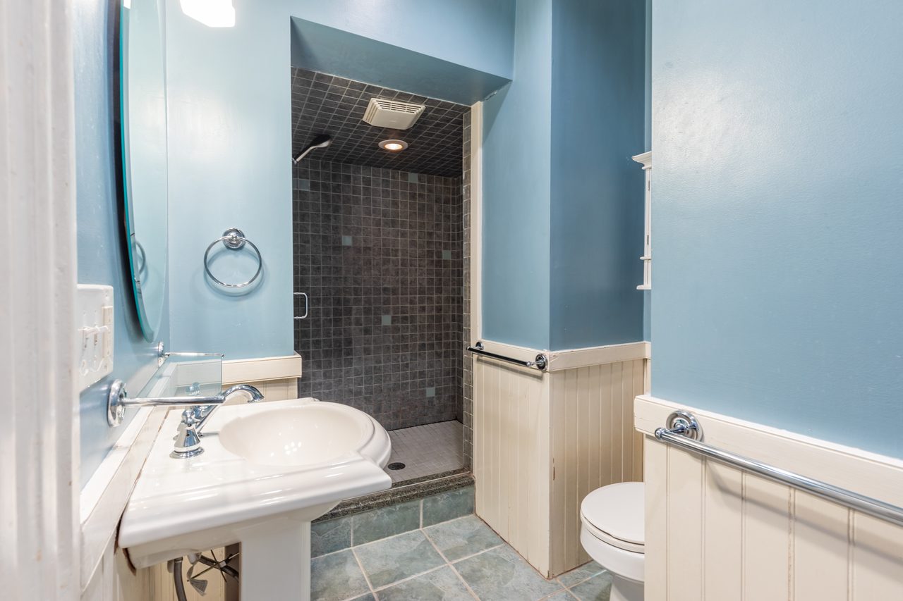 #1356: South End - 1 Bedroom (Queen) - 18