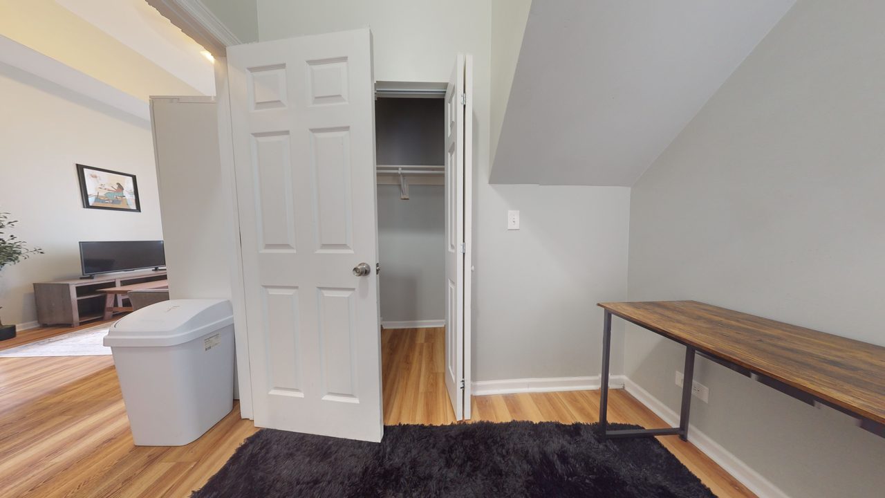 #1747: Pilsen - Queen Bedroom A - #1747: Pilsen - Gallery - 10