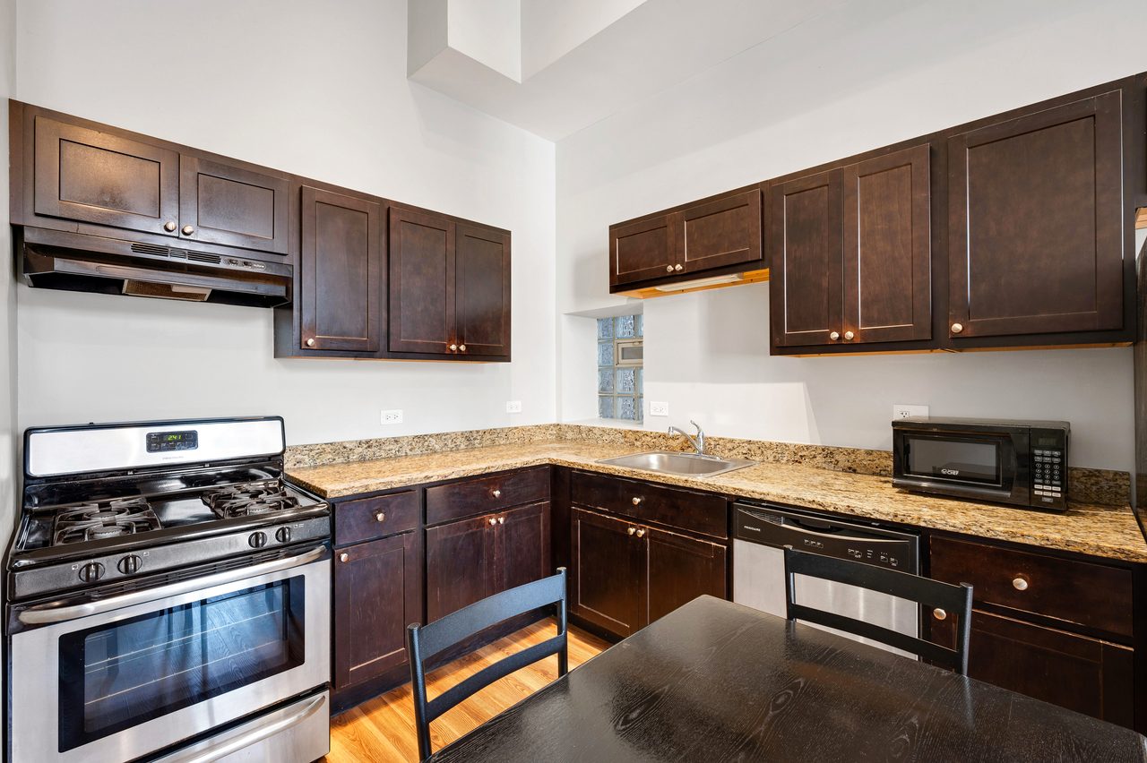  #1747: Pilsen - Queen Bedroom A  -  #1747: Pilsen  - Gallery -  7