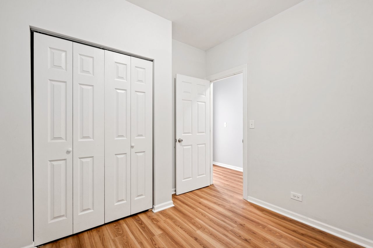 #1747: Pilsen - Queen Bedroom B - #1747: Pilsen - Gallery - 10