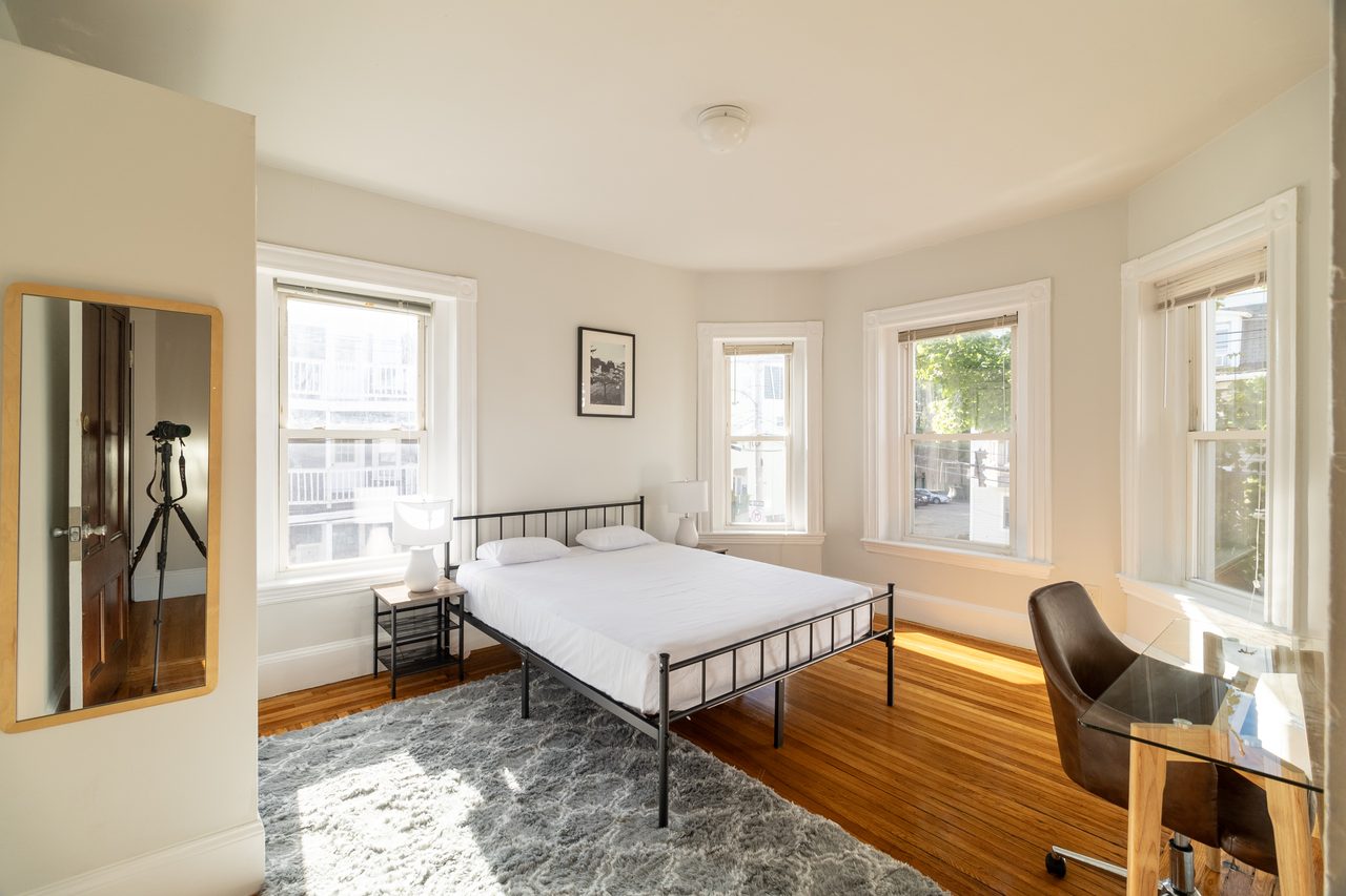 #1300: Allston - Queen Room B - 1