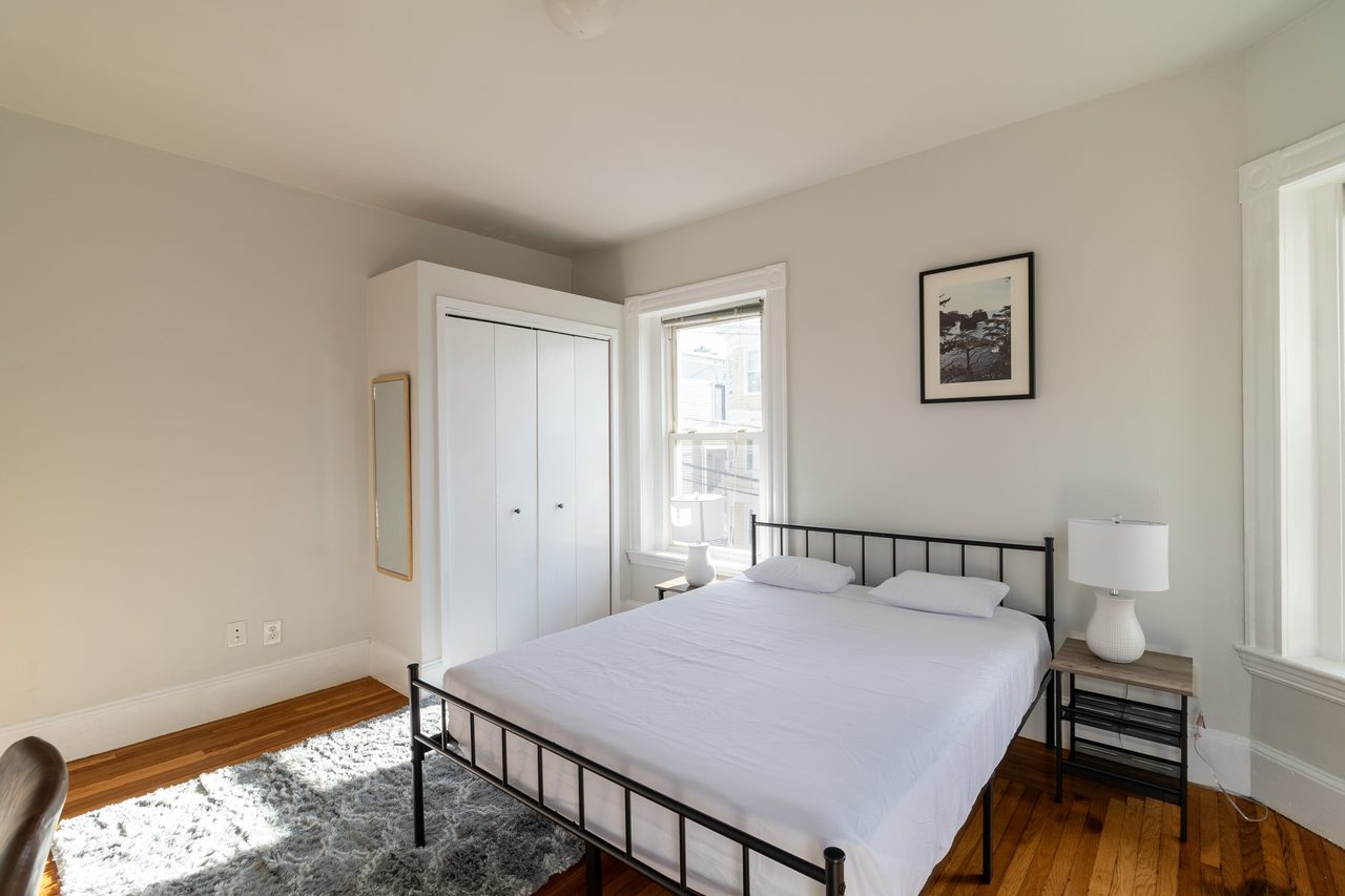 #1300: Allston - Queen Room B - 2