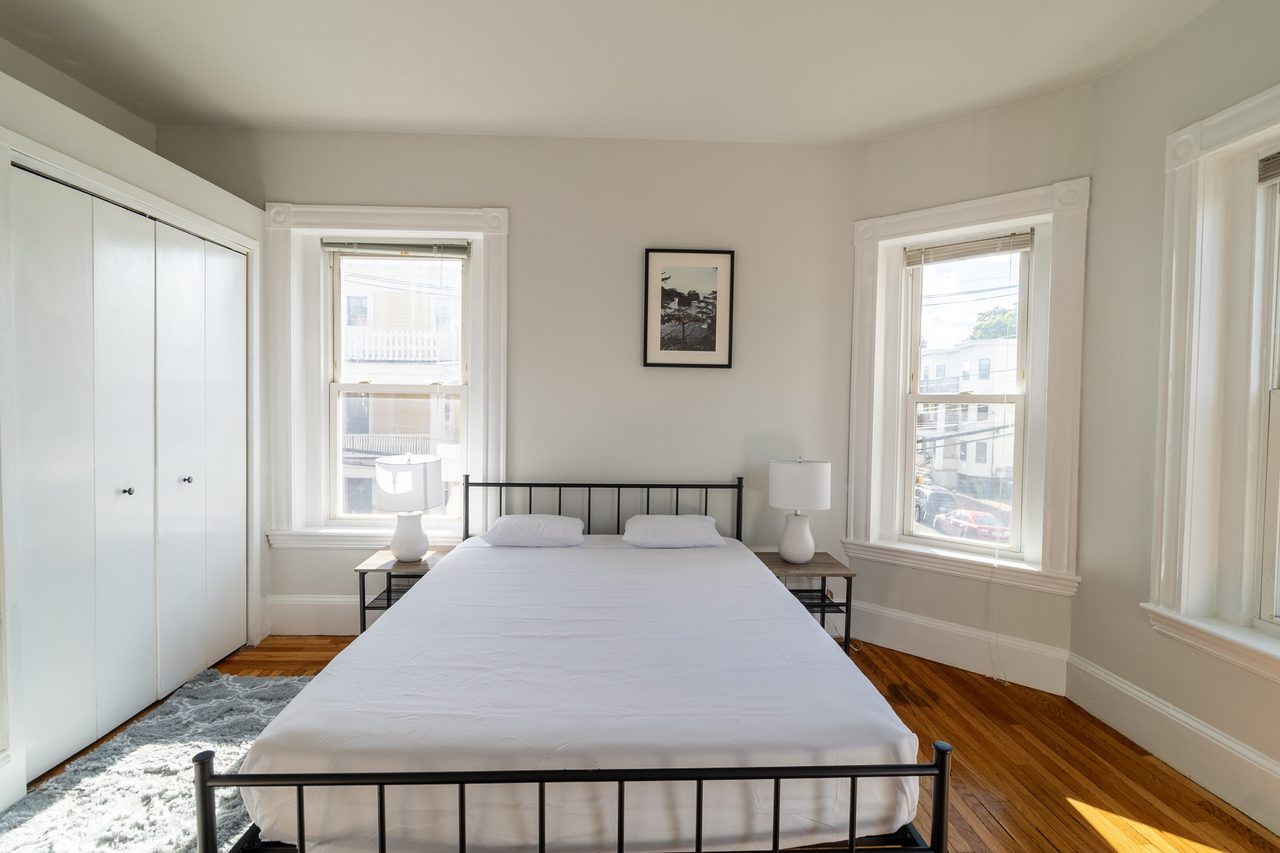 #1300: Allston - Queen Room B - 4