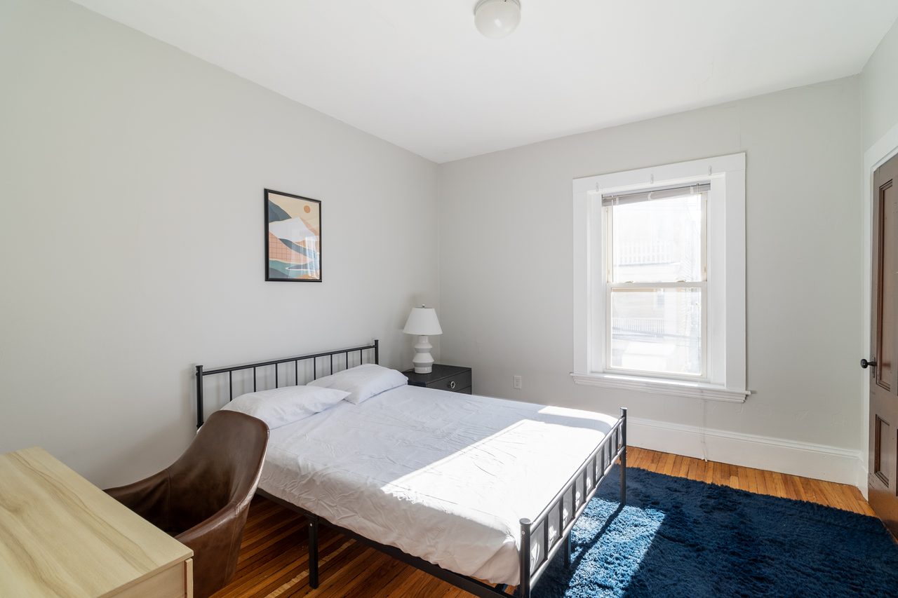 #1300: Allston - Queen Room C - 4