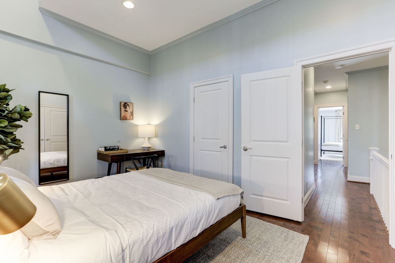  #105: Capitol Hill - Queen Bedroom 2C W/Private Bathroom  -  #105: Capitol Hill  - Gallery -  2