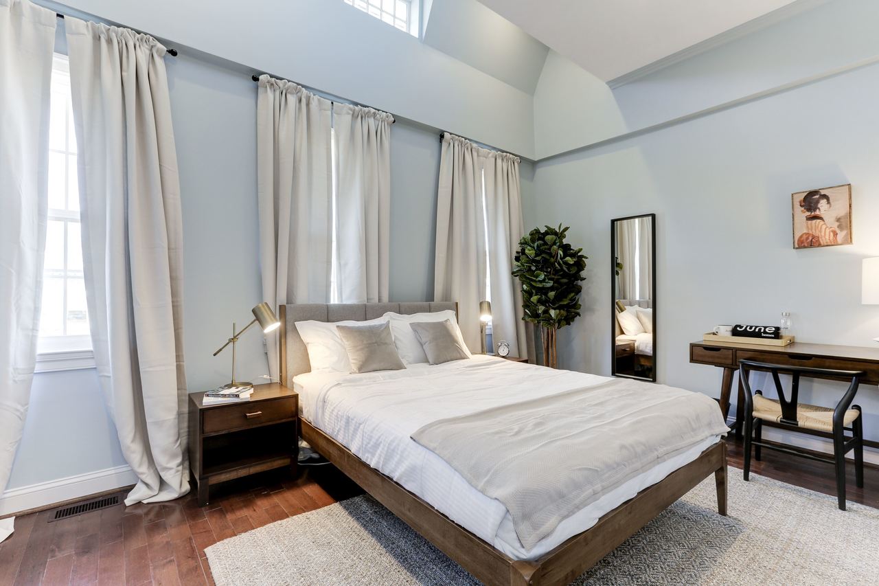  #105: Capitol Hill - Queen Bedroom 2C W/Private Bathroom  -  #105: Capitol Hill  - Gallery -  4