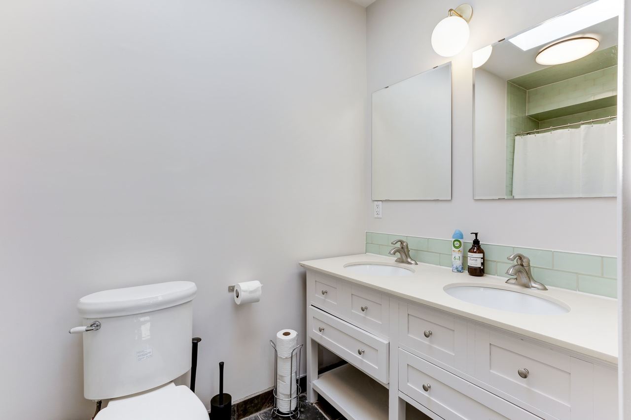  #105: Capitol Hill - Queen Bedroom 2C W/Private Bathroom  -  #105: Capitol Hill  - Gallery -  15