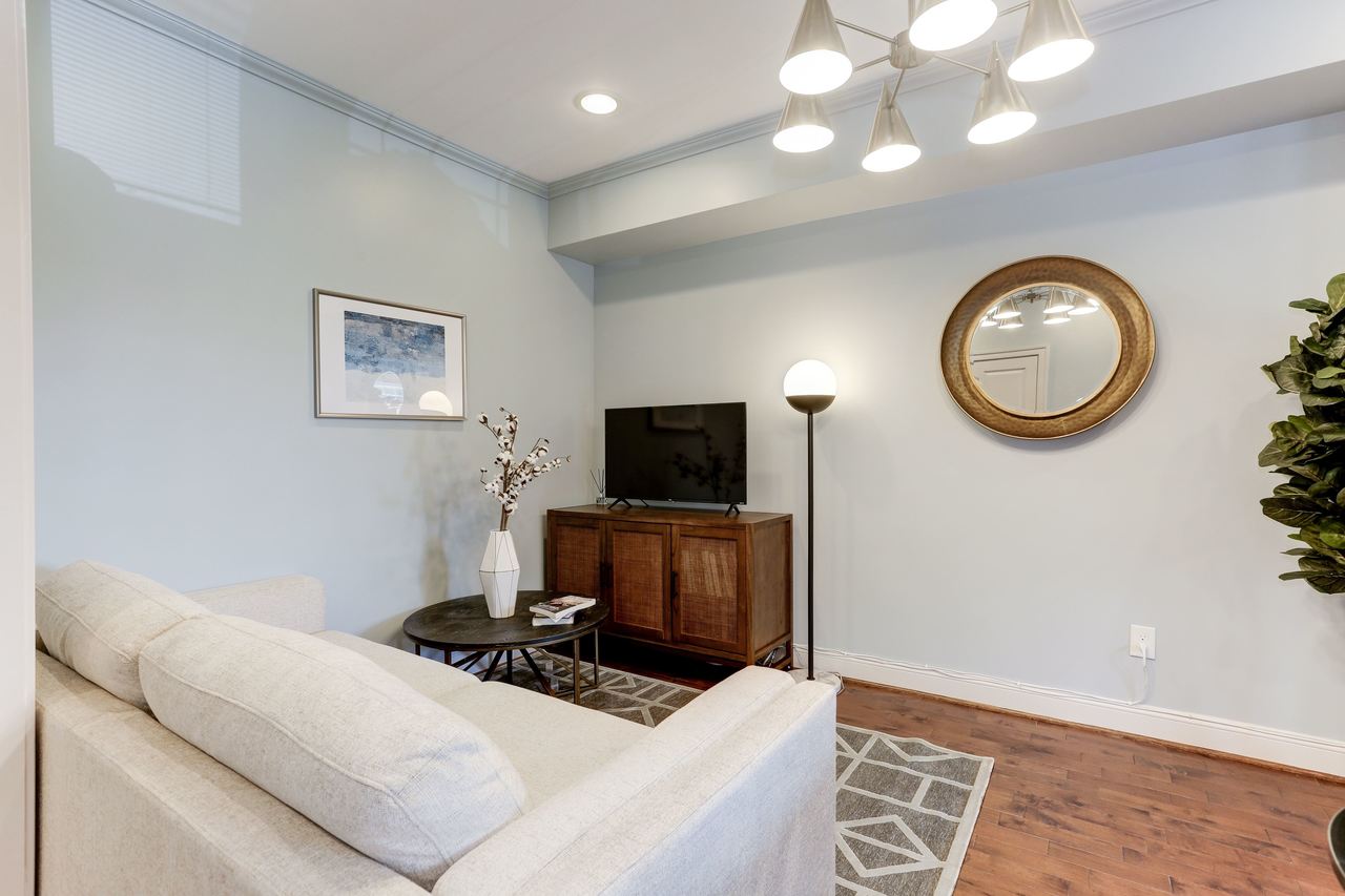  #105: Capitol Hill - Queen Bedroom 2C W/Private Bathroom  -  #105: Capitol Hill  - Gallery -  13