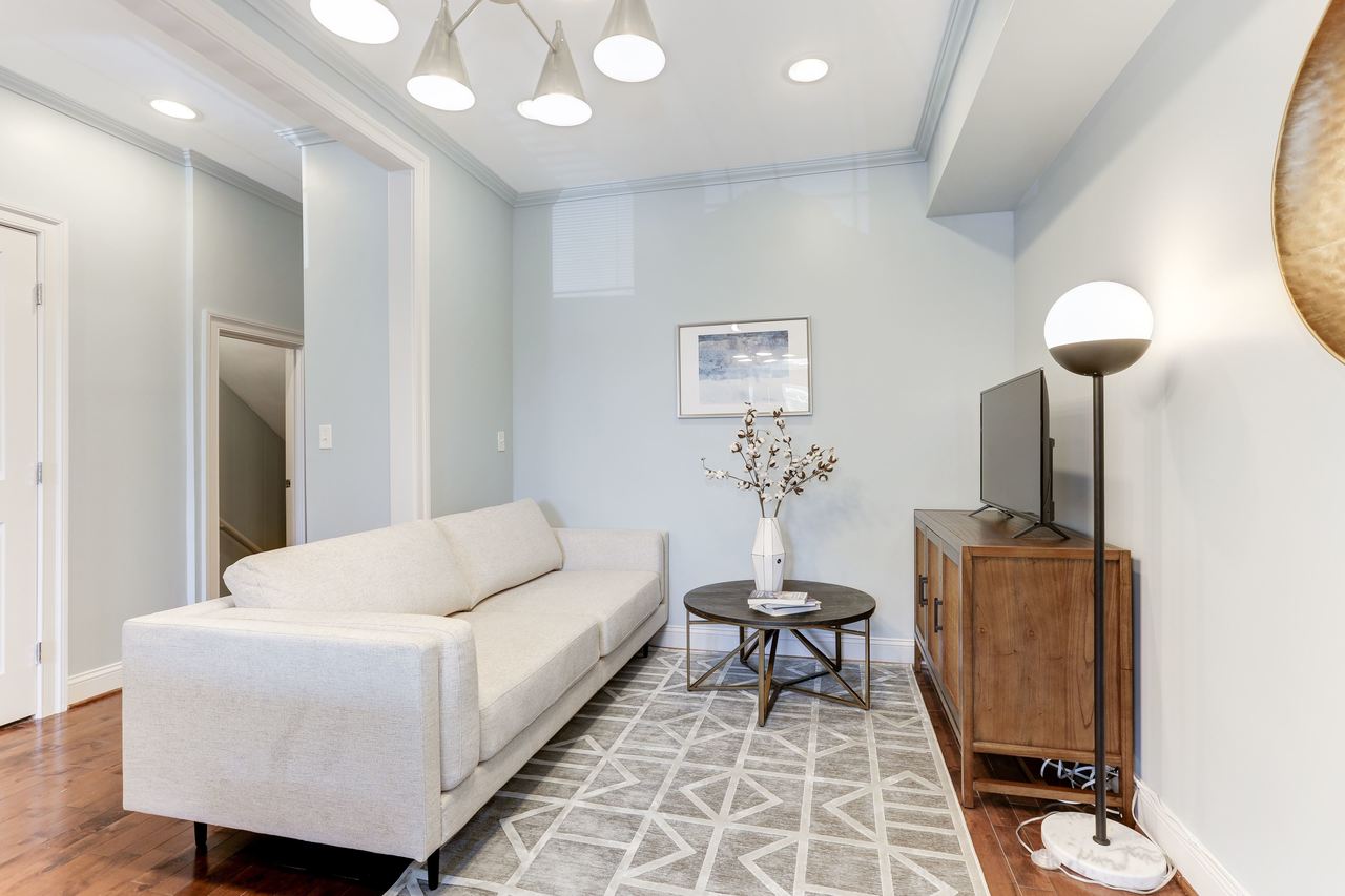  #105: Capitol Hill - Queen Bedroom 2C W/Private Bathroom  -  #105: Capitol Hill  - Gallery -  1