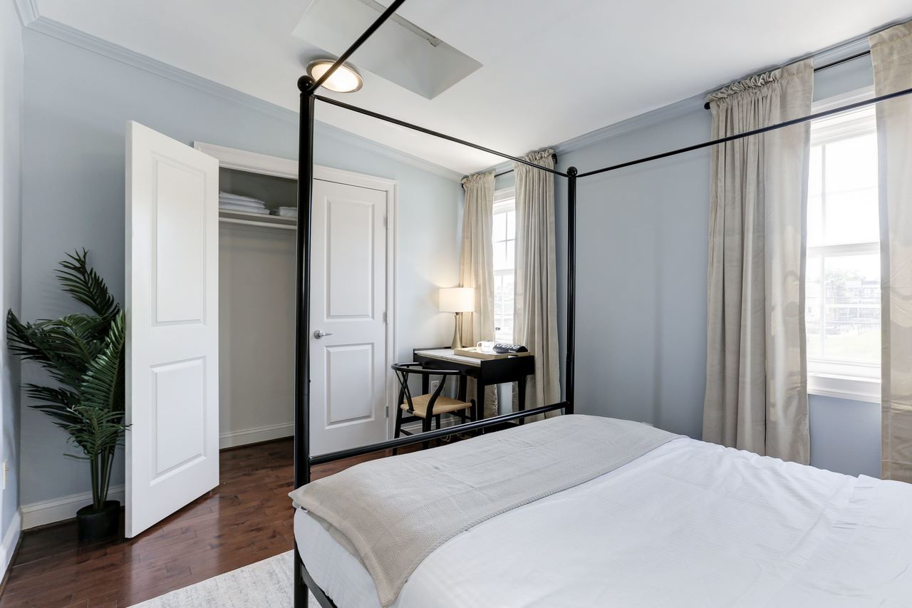  #105: Capitol Hill - Queen Bedroom 2E  -  #105: Capitol Hill  - Gallery -  14