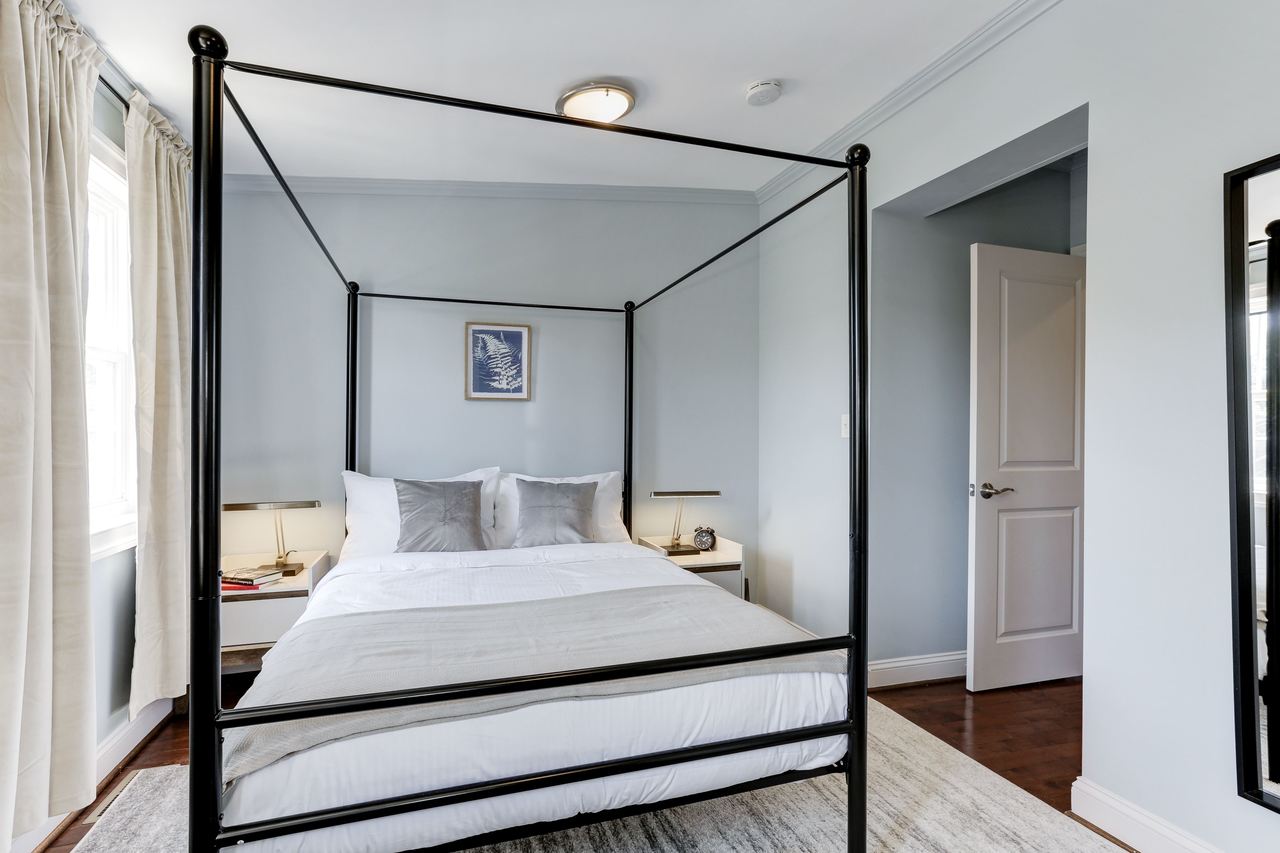  #105: Capitol Hill - Queen Bedroom 2E  -  #105: Capitol Hill  - Gallery -  15