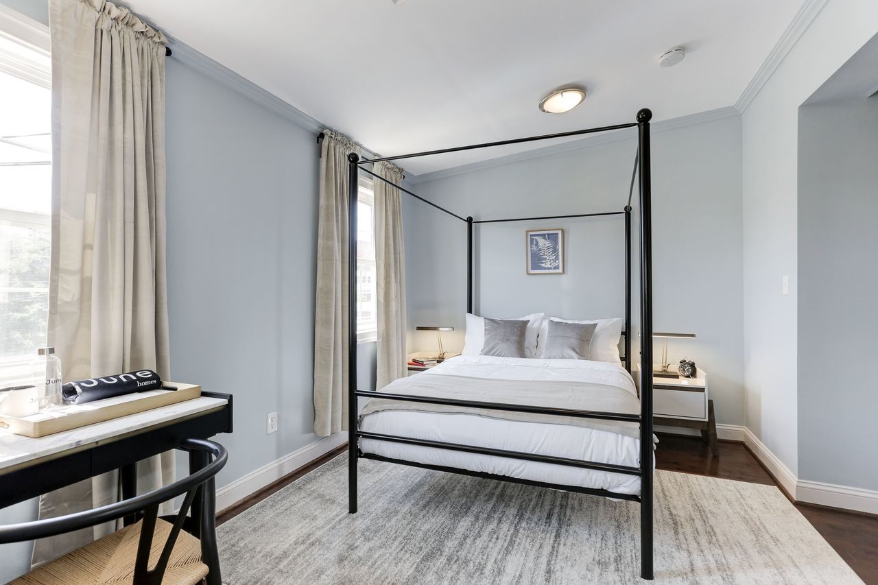  #105: Capitol Hill - Queen Bedroom 2E  -  #105: Capitol Hill  - Gallery -  16