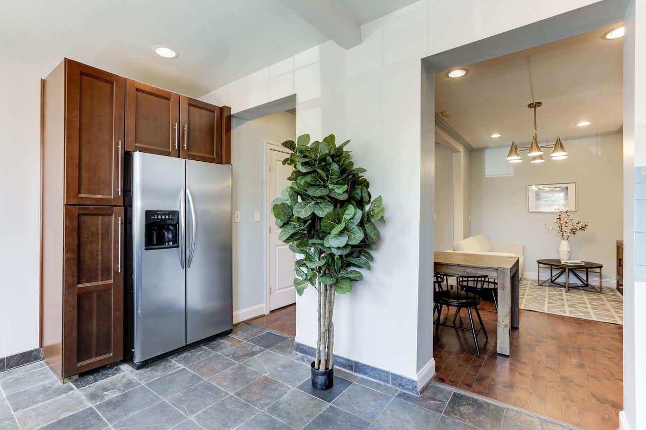 #105: Capitol Hill - Queen Bedroom 1B - #105: Capitol Hill - Gallery - 11