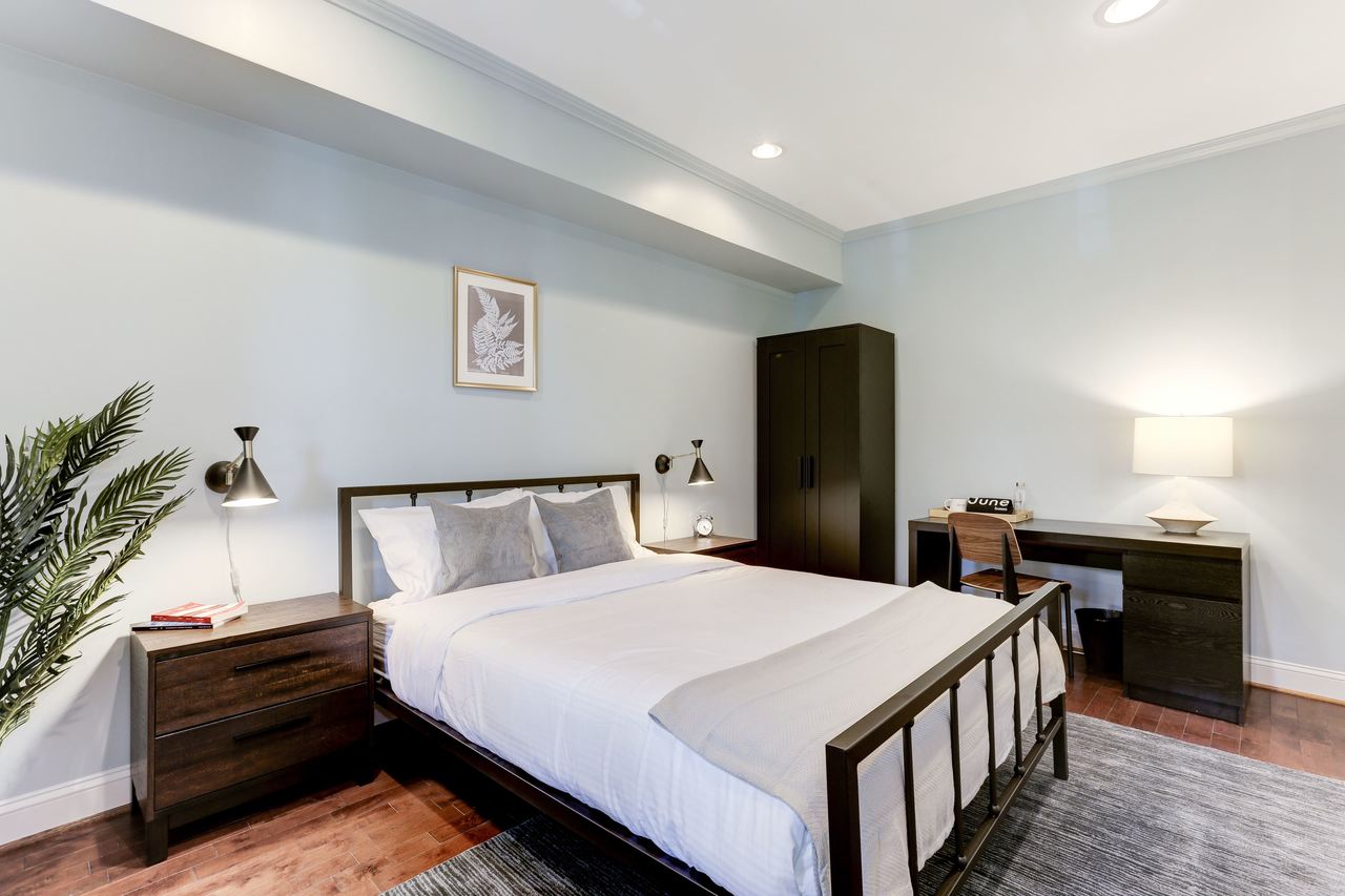  #105: Capitol Hill - Queen Bedroom 1B  -  #105: Capitol Hill  - Gallery -  16