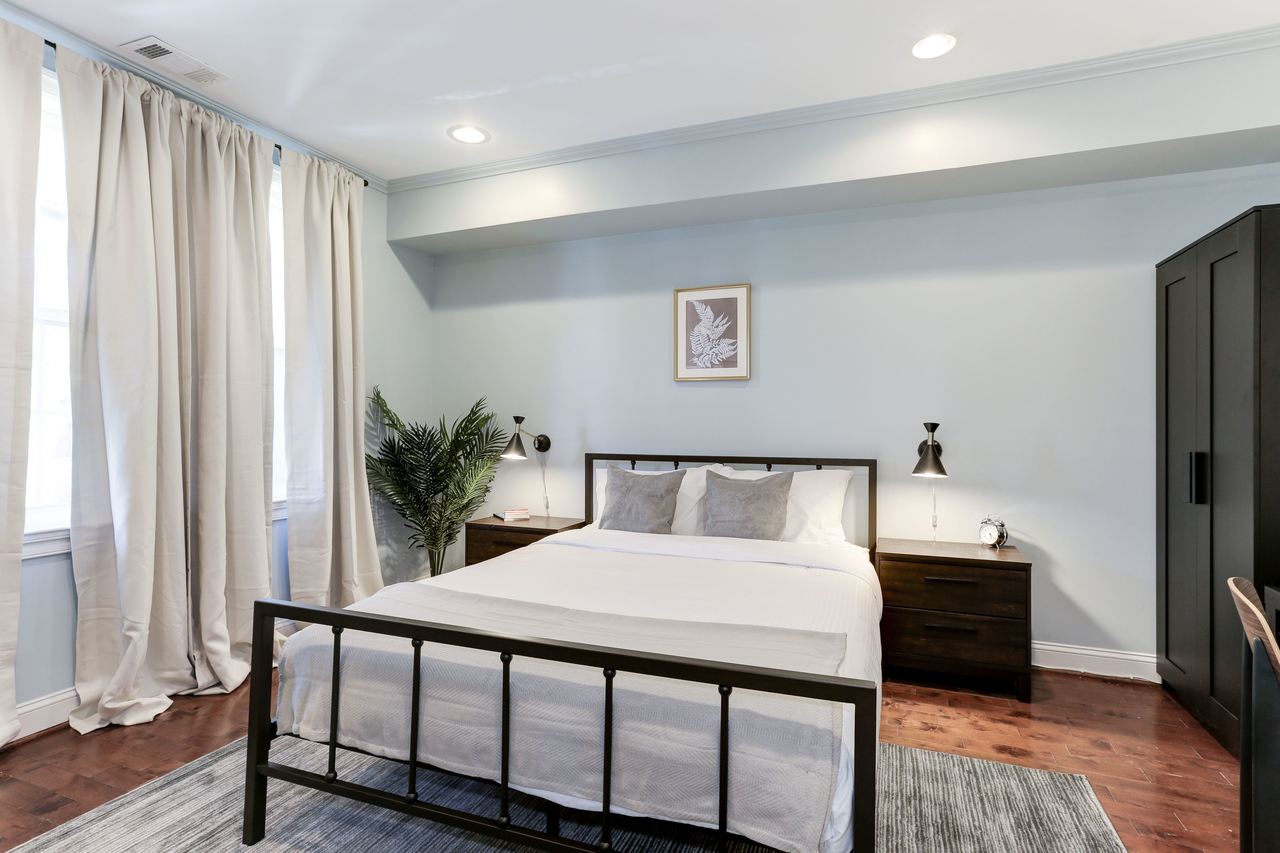  #105: Capitol Hill - Queen Bedroom 1B  -  #105: Capitol Hill  - Gallery -  14