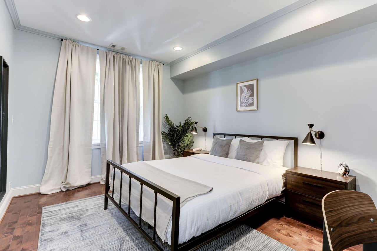 #105: Capitol Hill - Queen Bedroom 1B - #105: Capitol Hill - Gallery - 15