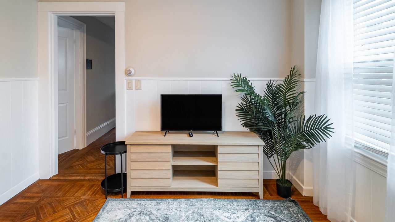 #1667: Somerville - Queen Bedroom C - 7