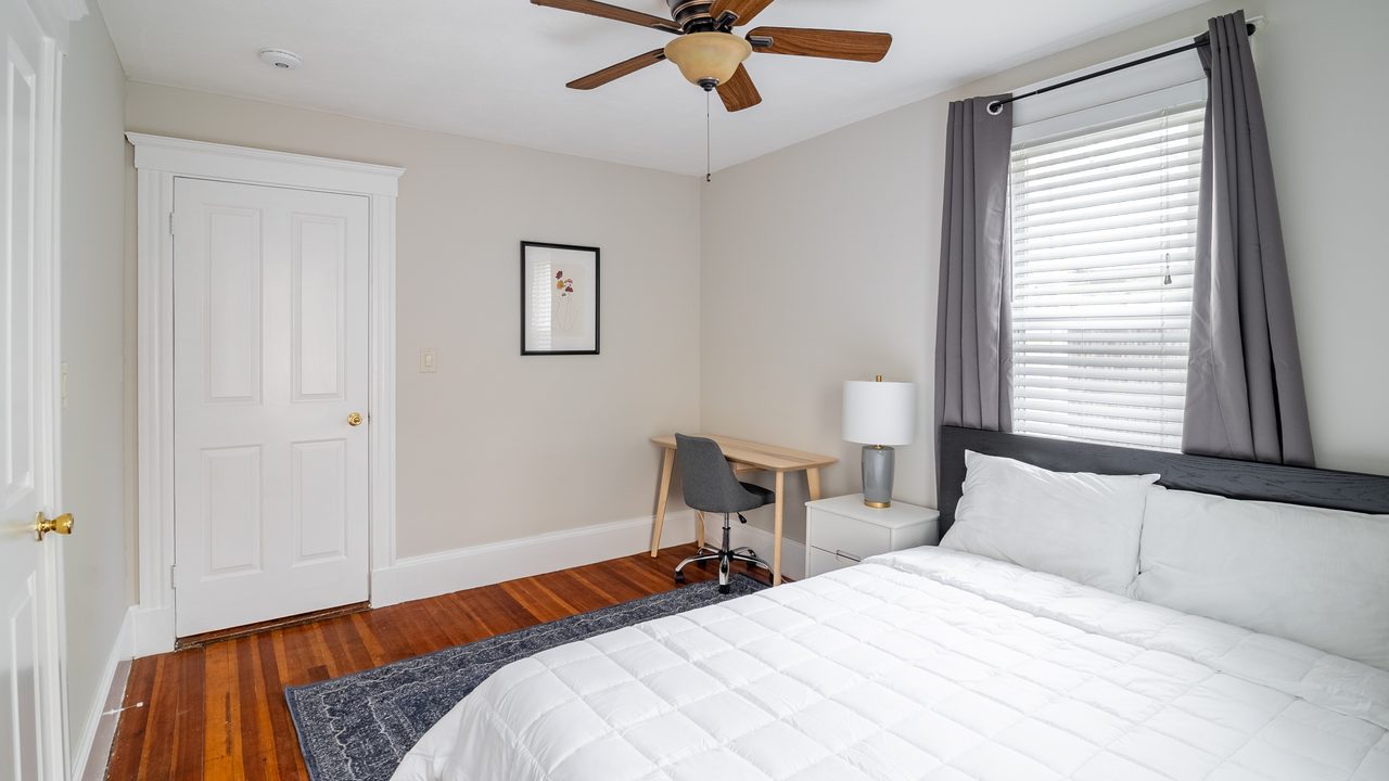 #1667: Somerville - Queen Bedroom C - 2