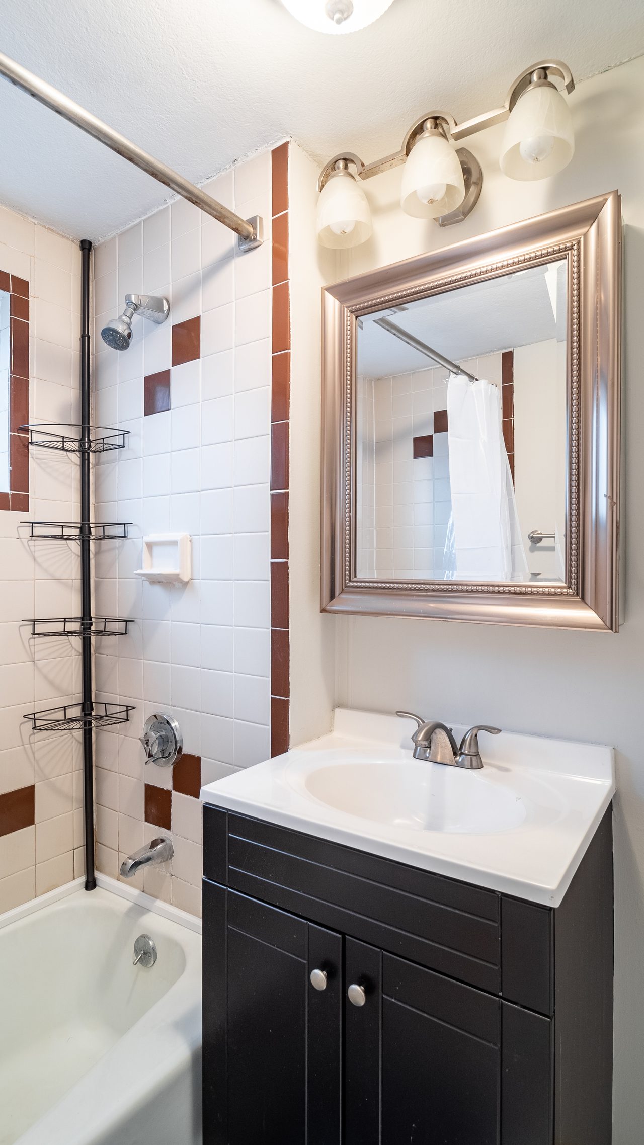 #1667: Somerville - Queen Bedroom A - 10