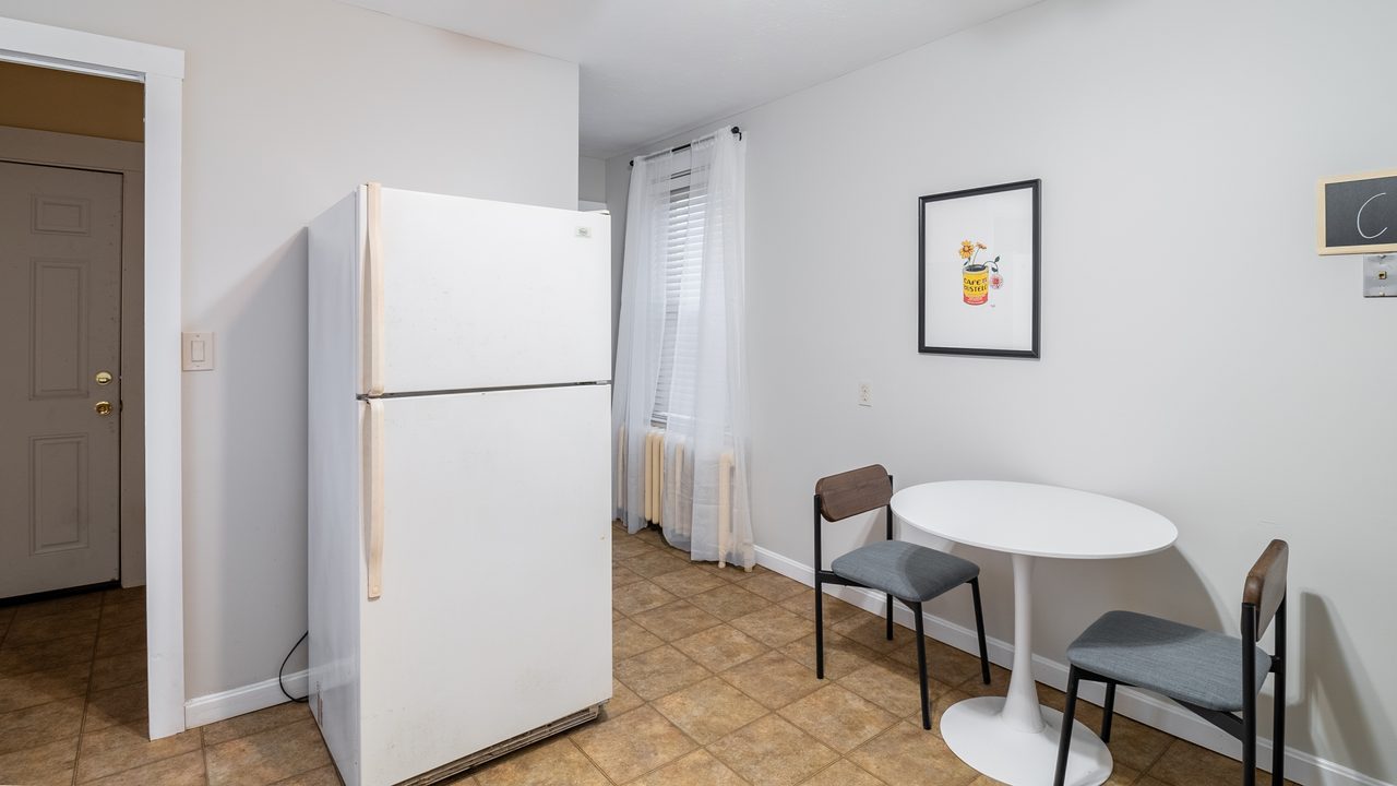 #1667: Somerville - Queen Bedroom A - 9