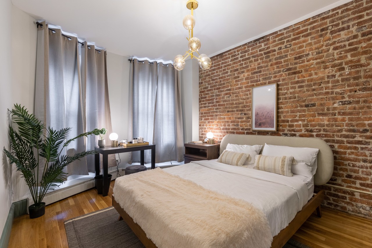  #272: Brighton - Queen Bedroom A  -  #272: Brighton  - Gallery -  13