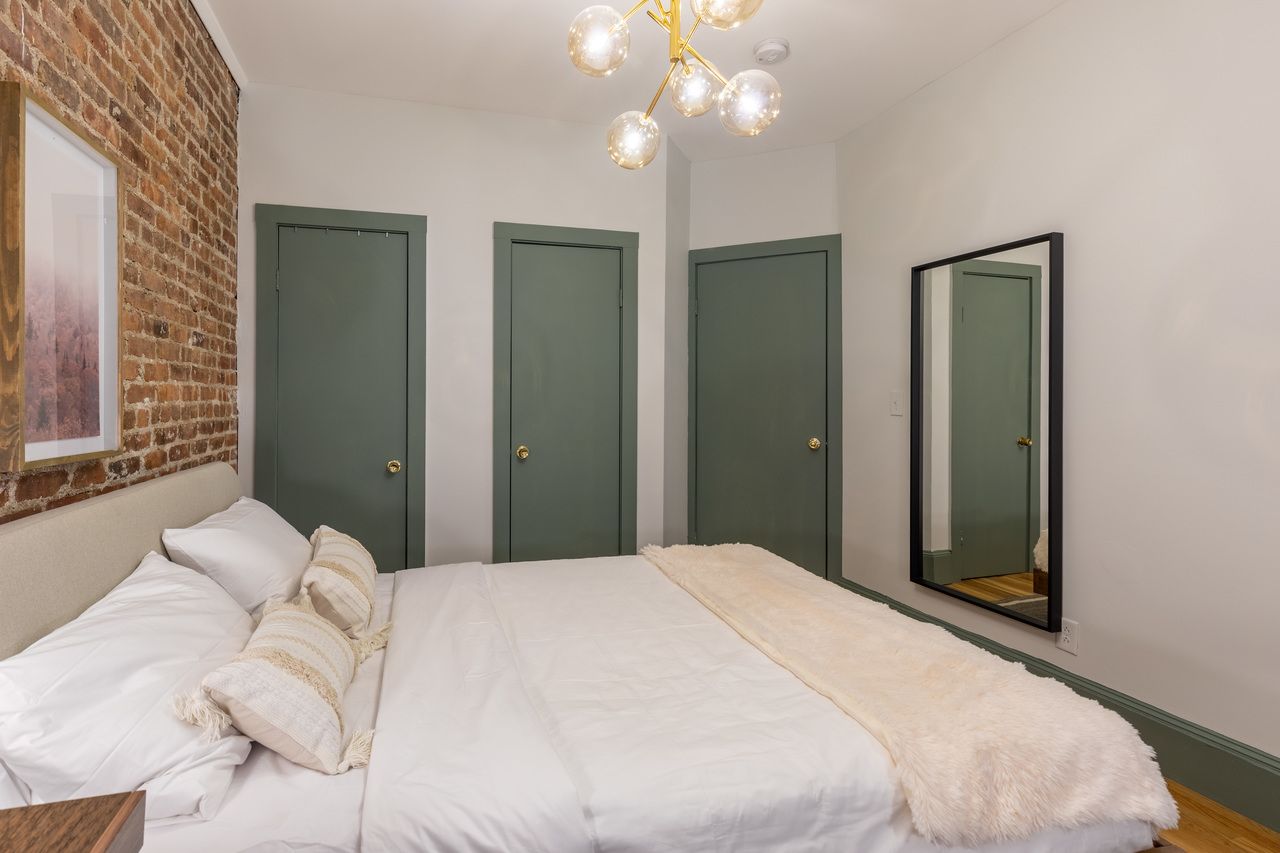  #272: Brighton - Queen Bedroom A  -  #272: Brighton  - Gallery -  1
