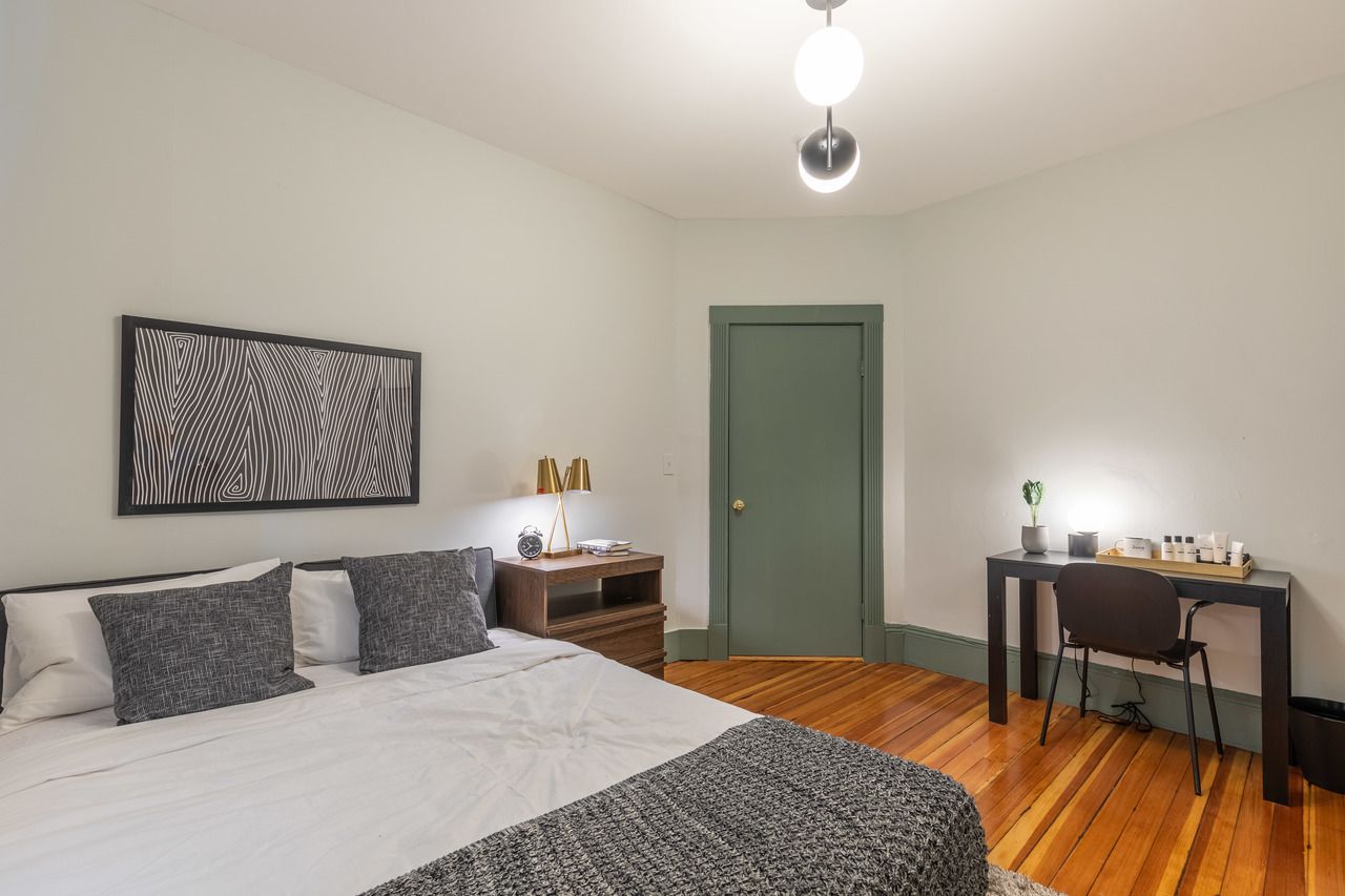  #272: Brighton - Queen Bedroom B  -  #272: Brighton  - Gallery -  1