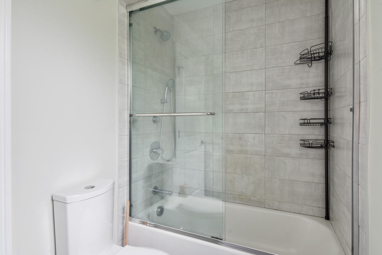  #570: Brighton - Queen Bedroom E  -  #570: Brighton  - Gallery -  14