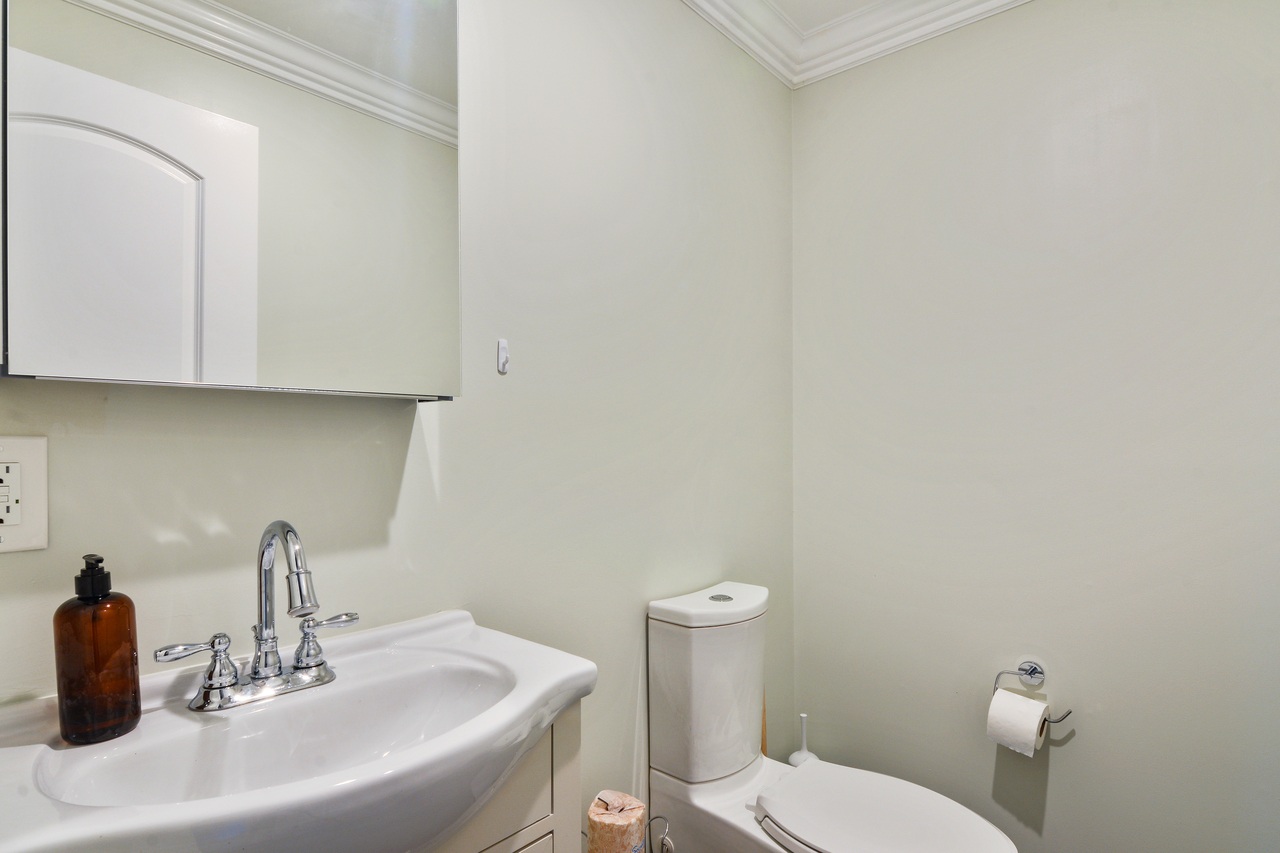  #570: Brighton - Queen Bedroom A  -  #570: Brighton  - Gallery -  7