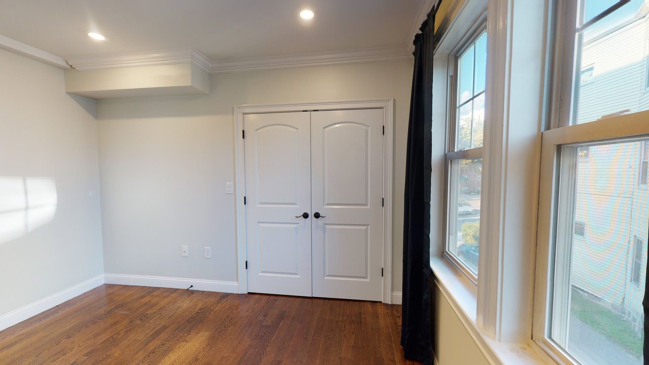  #570: Brighton - Queen Bedroom A  -  #570: Brighton  - Gallery -  4